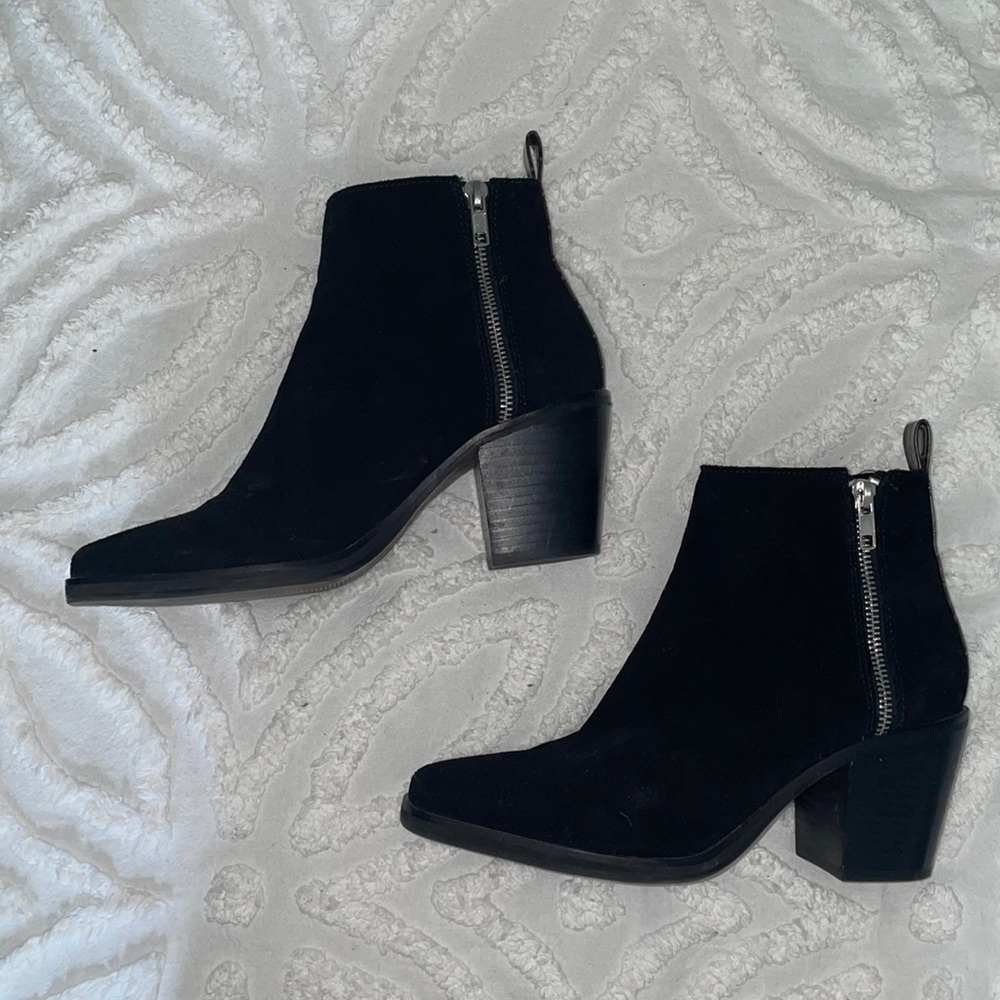 Dolce Vita Black Suede Booties🖤🖤